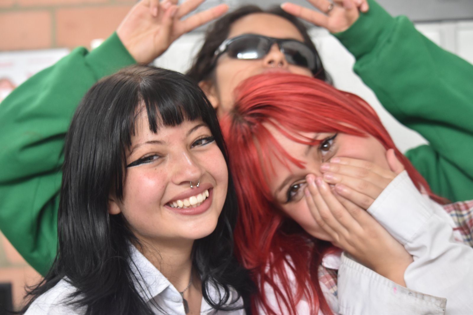 Al frente de las lentes nos defendemos.