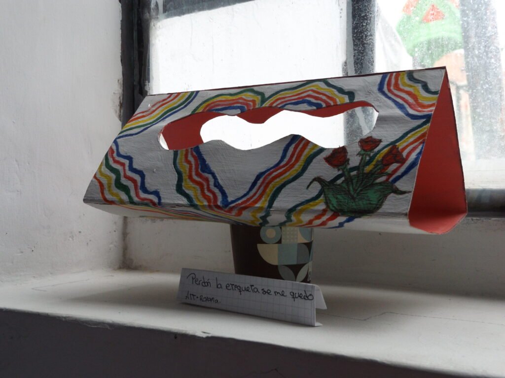 Trabajo de empaques en diseño, explorando la geometría.